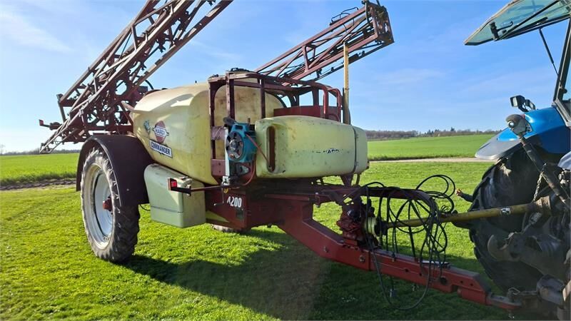 Hardi Commander 4200 - Penyemprot tertinggal: gambar 1 Hardi Commander 4200 - Penyemprot tertinggal: gambar 1