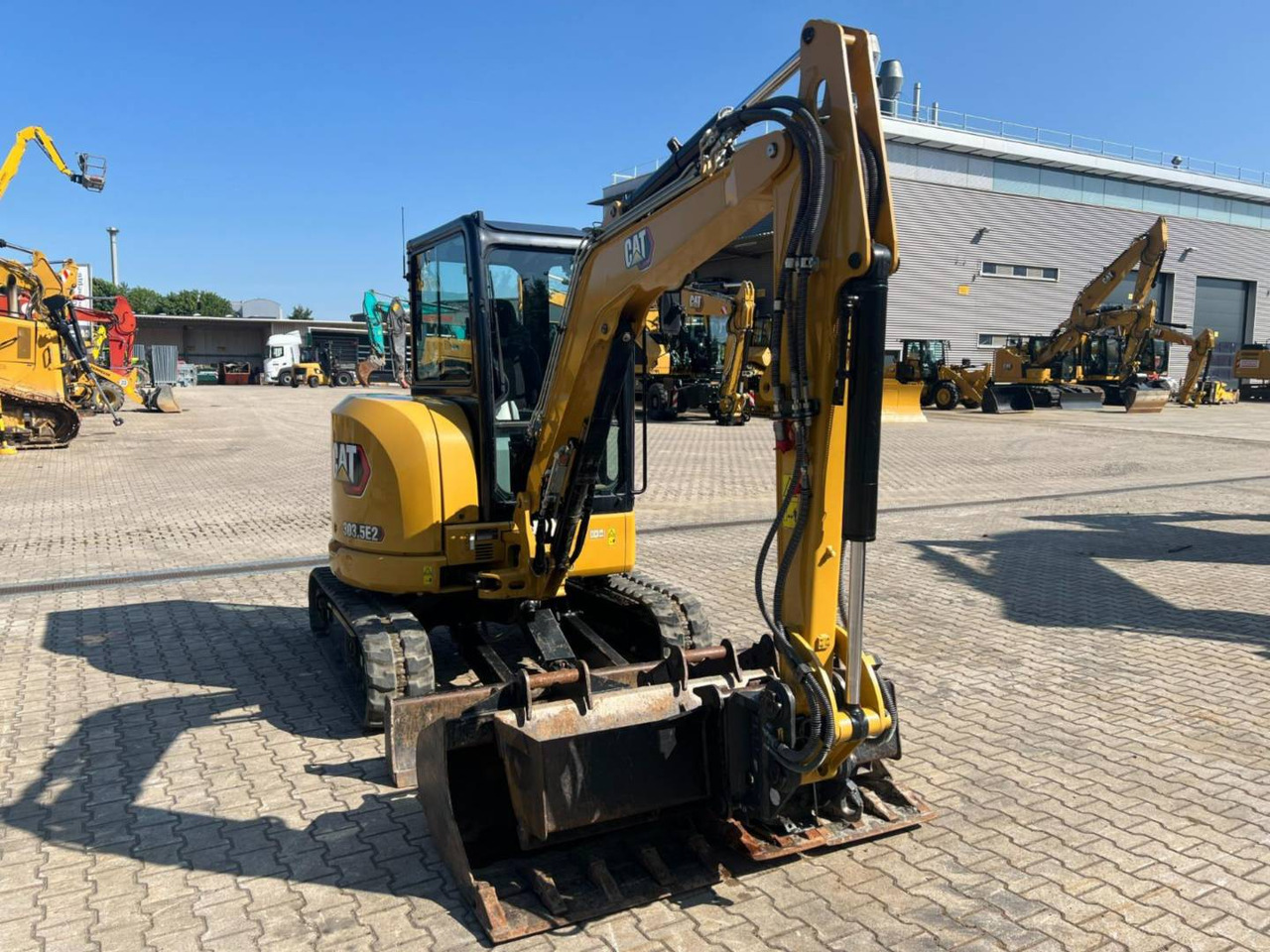 CAT 303.5E2CR - Ekskavator perayap: gambar 2 CAT 303.5E2CR - Ekskavator perayap: gambar 2