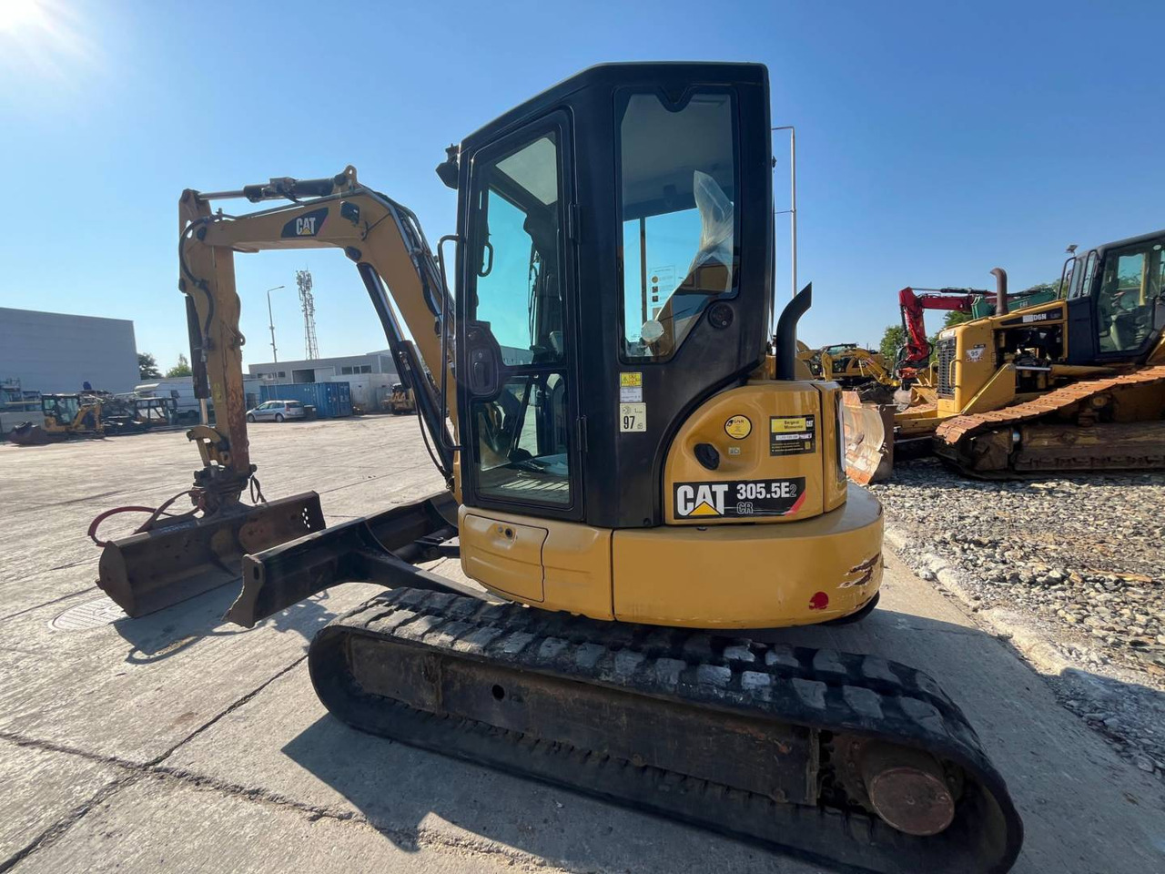 CAT 305.5E2CR - Ekskavator perayap: gambar 4 CAT 305.5E2CR - Ekskavator perayap: gambar 4