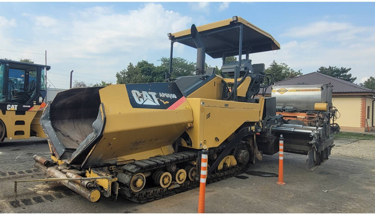 CAT AP-655D - Paver aspal: gambar 1 CAT AP-655D - Paver aspal: gambar 1
