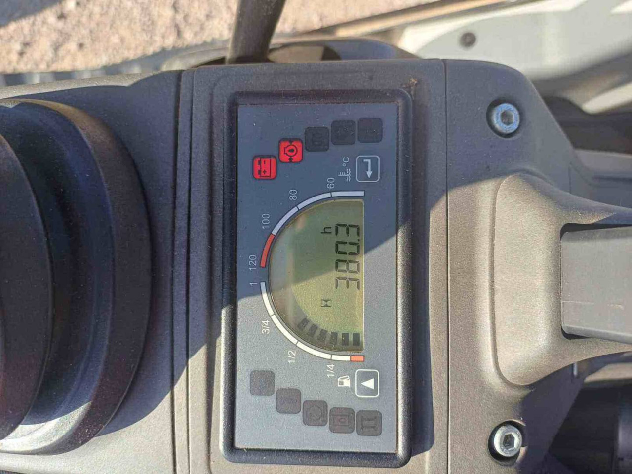 CAT 302.4D - Ekskavator perayap: gambar 5 CAT 302.4D - Ekskavator perayap: gambar 5