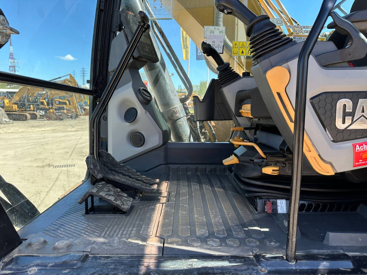 Ekskavator perayap CAT 323: gambar 15