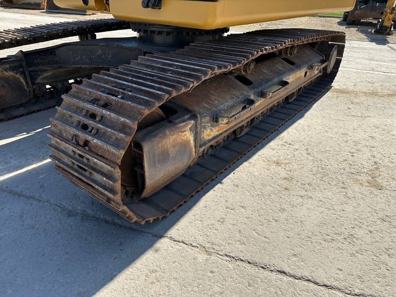 Ekskavator perayap CAT 323: gambar 22