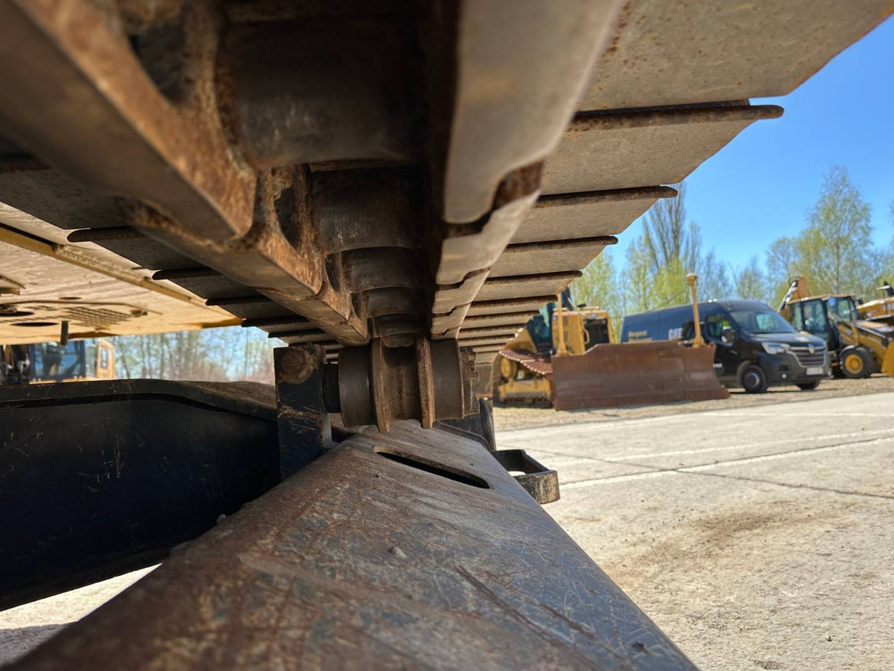 Ekskavator perayap CAT 323: gambar 23