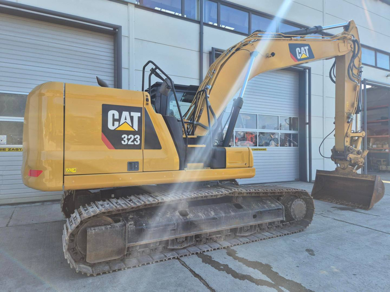 CAT 323 - Ekskavator perayap: gambar 3 CAT 323 - Ekskavator perayap: gambar 3