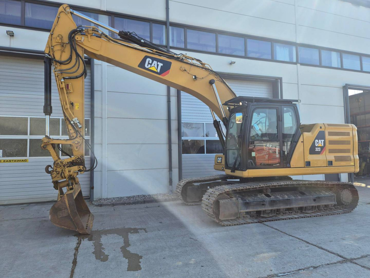 CAT 323 - Ekskavator perayap: gambar 1 CAT 323 - Ekskavator perayap: gambar 1
