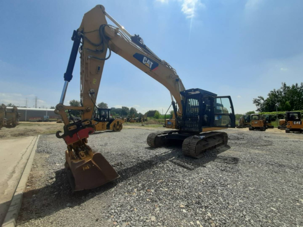 CAT 323FL - Ekskavator perayap: gambar 1 CAT 323FL - Ekskavator perayap: gambar 1