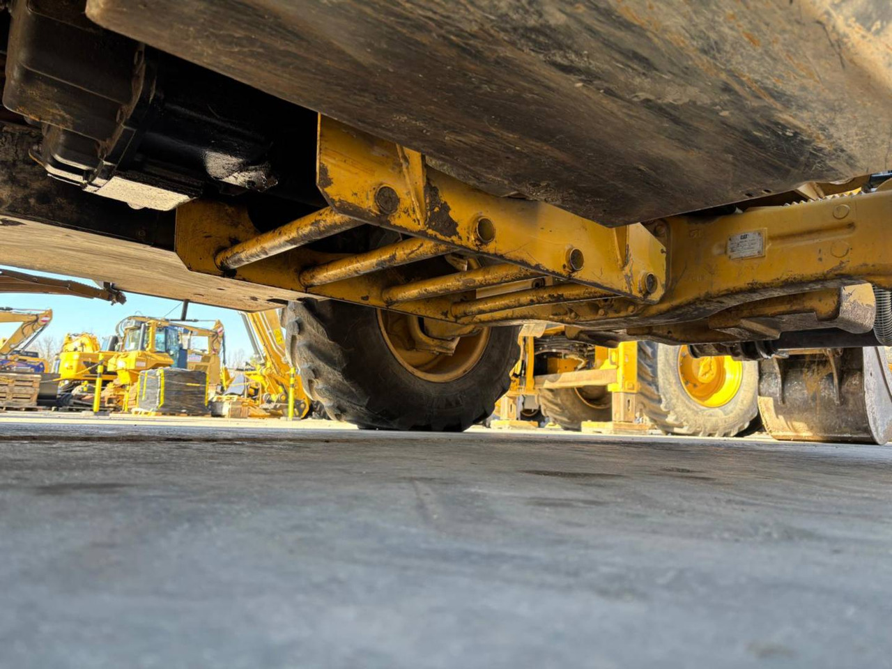 Backhoe loader CAT 432F2: gambar 19