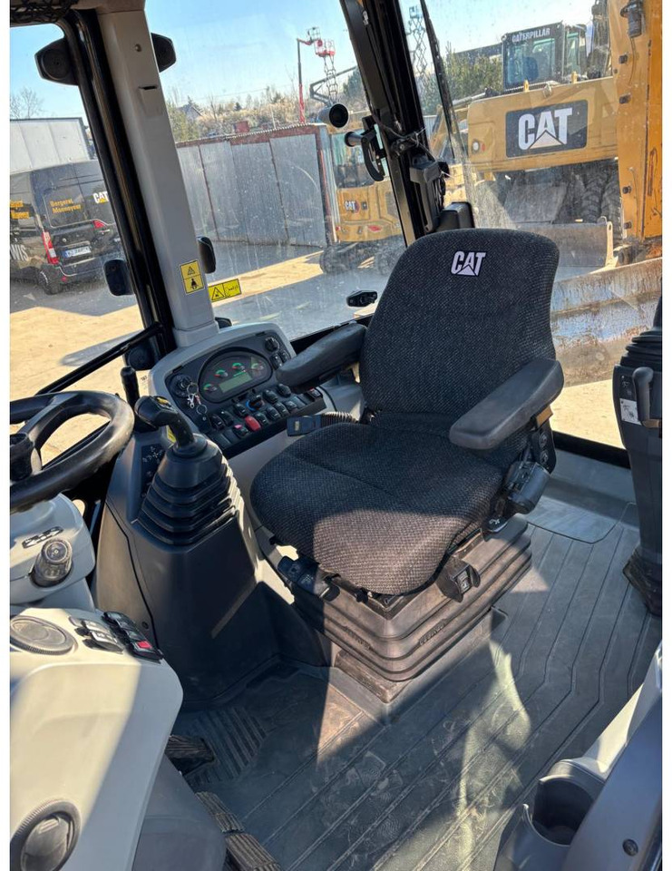 Backhoe loader CAT 432F2: gambar 7