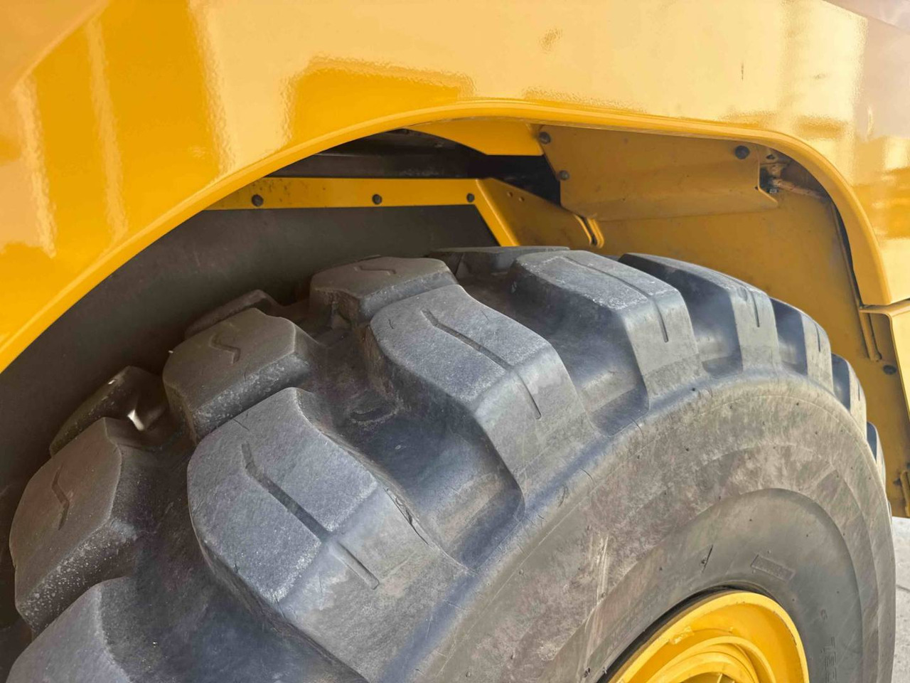 Tempat sampah artikulasi CAT 730: gambar 18