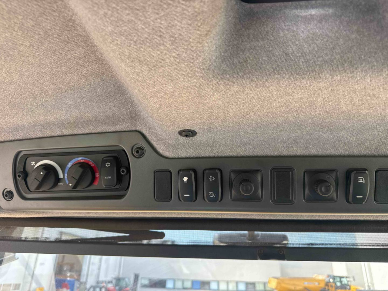 Tempat sampah artikulasi CAT 730: gambar 12