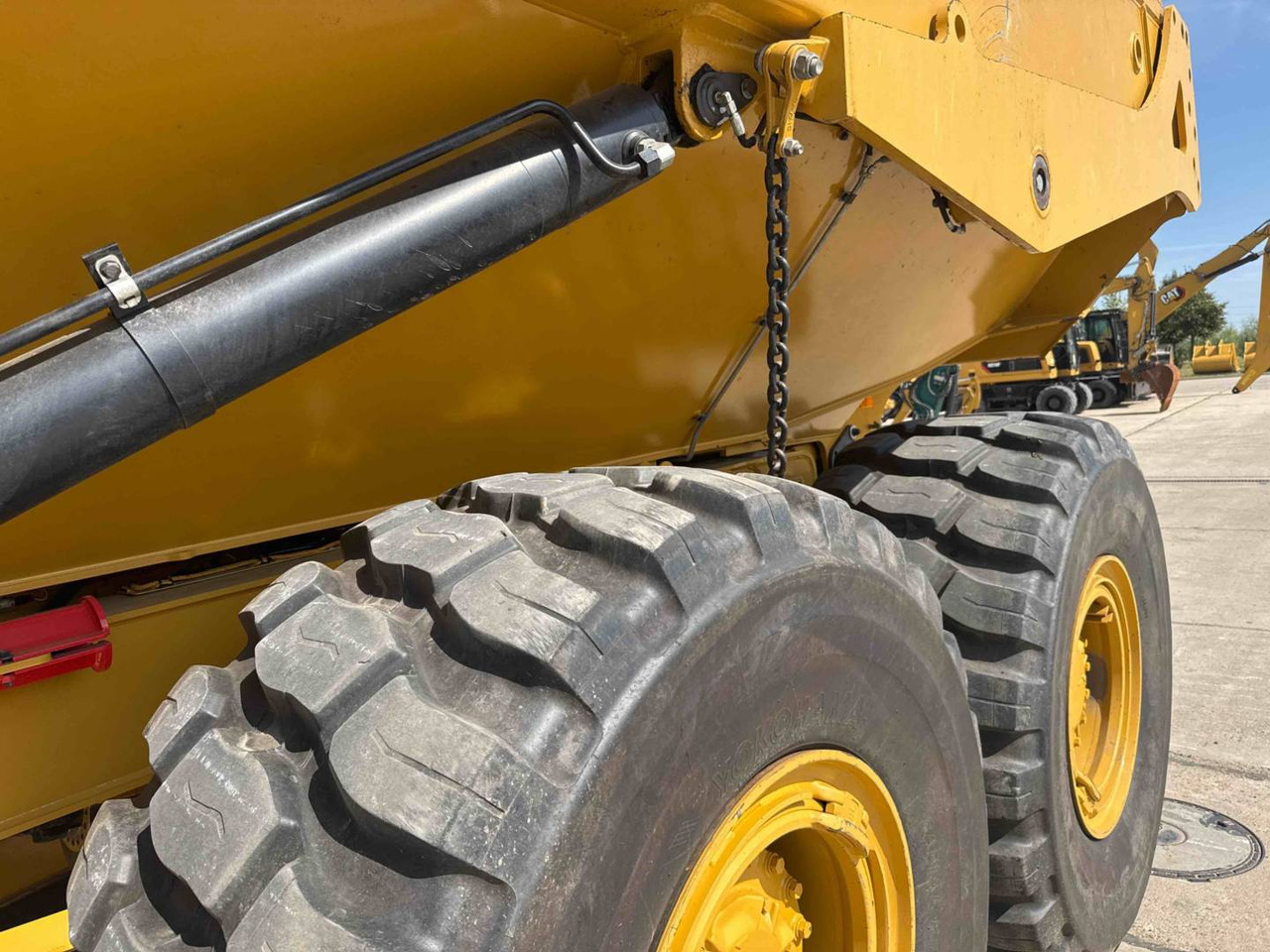 Tempat sampah artikulasi CAT 730: gambar 20