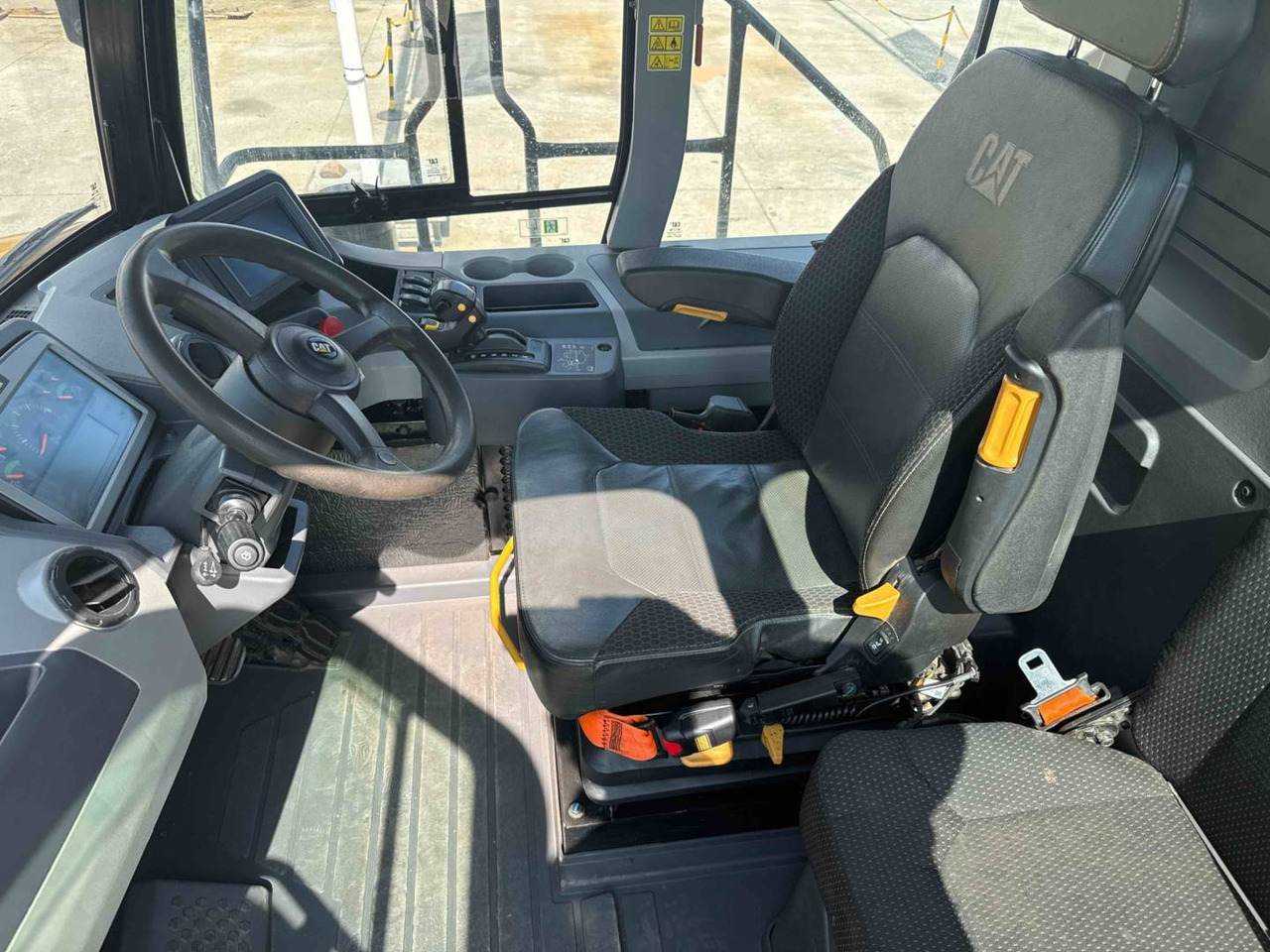 Tempat sampah artikulasi CAT 730: gambar 9