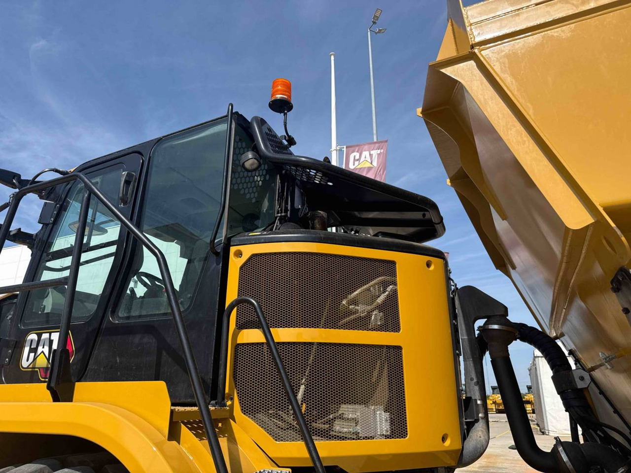 Tempat sampah artikulasi CAT 730: gambar 21