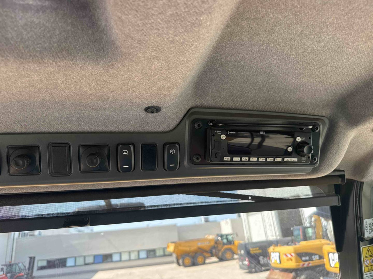 Tempat sampah artikulasi CAT 730: gambar 11