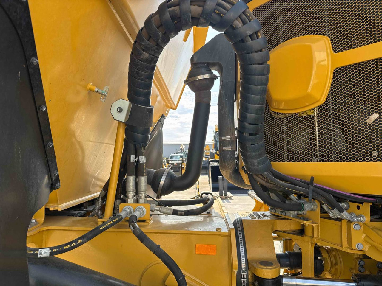 Tempat sampah artikulasi CAT 730: gambar 15