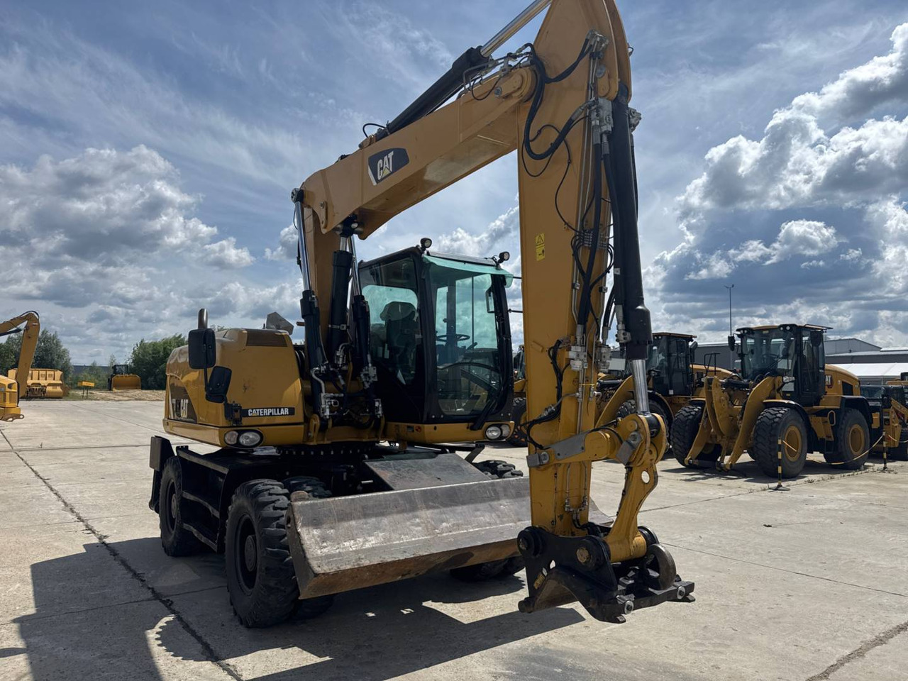 CAT M313D - Ekskavator roda: gambar 2 CAT M313D - Ekskavator roda: gambar 2