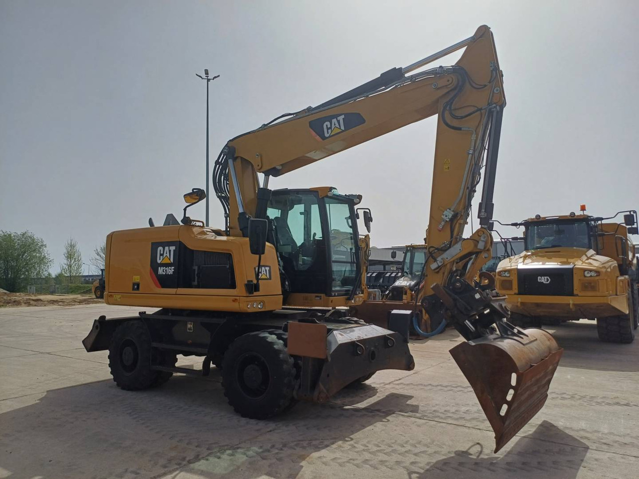 CAT M316F - Ekskavator roda: gambar 2 CAT M316F - Ekskavator roda: gambar 2