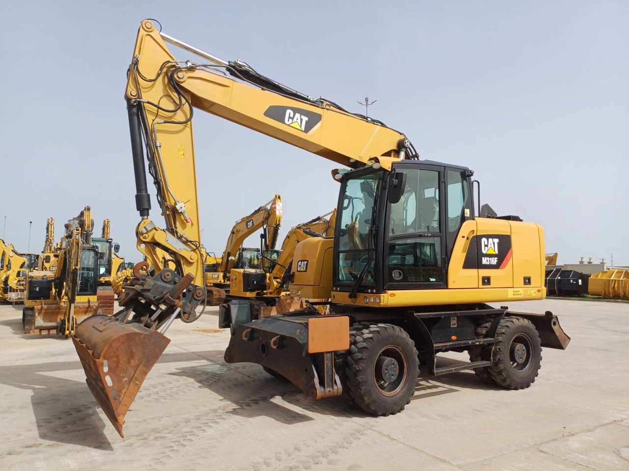 CAT M316F - Ekskavator roda: gambar 1 CAT M316F - Ekskavator roda: gambar 1