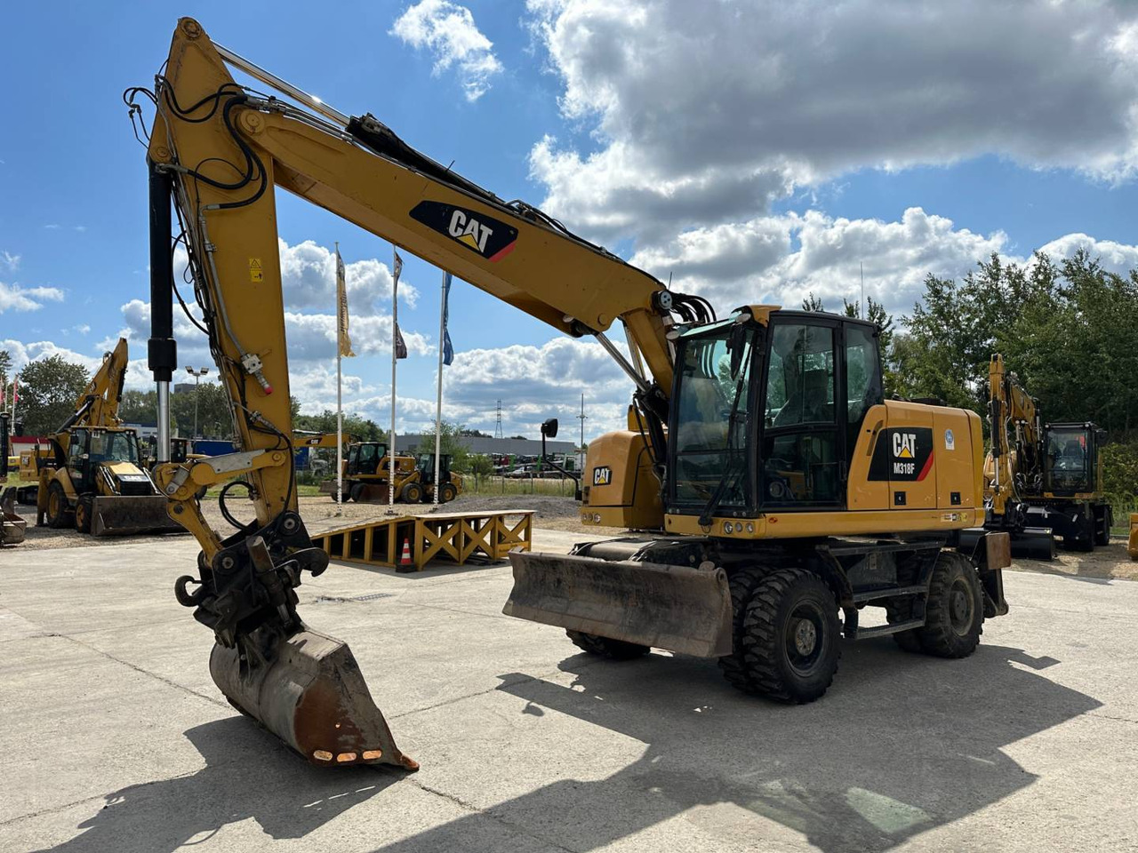 CAT M318F - Ekskavator roda: gambar 1 CAT M318F - Ekskavator roda: gambar 1