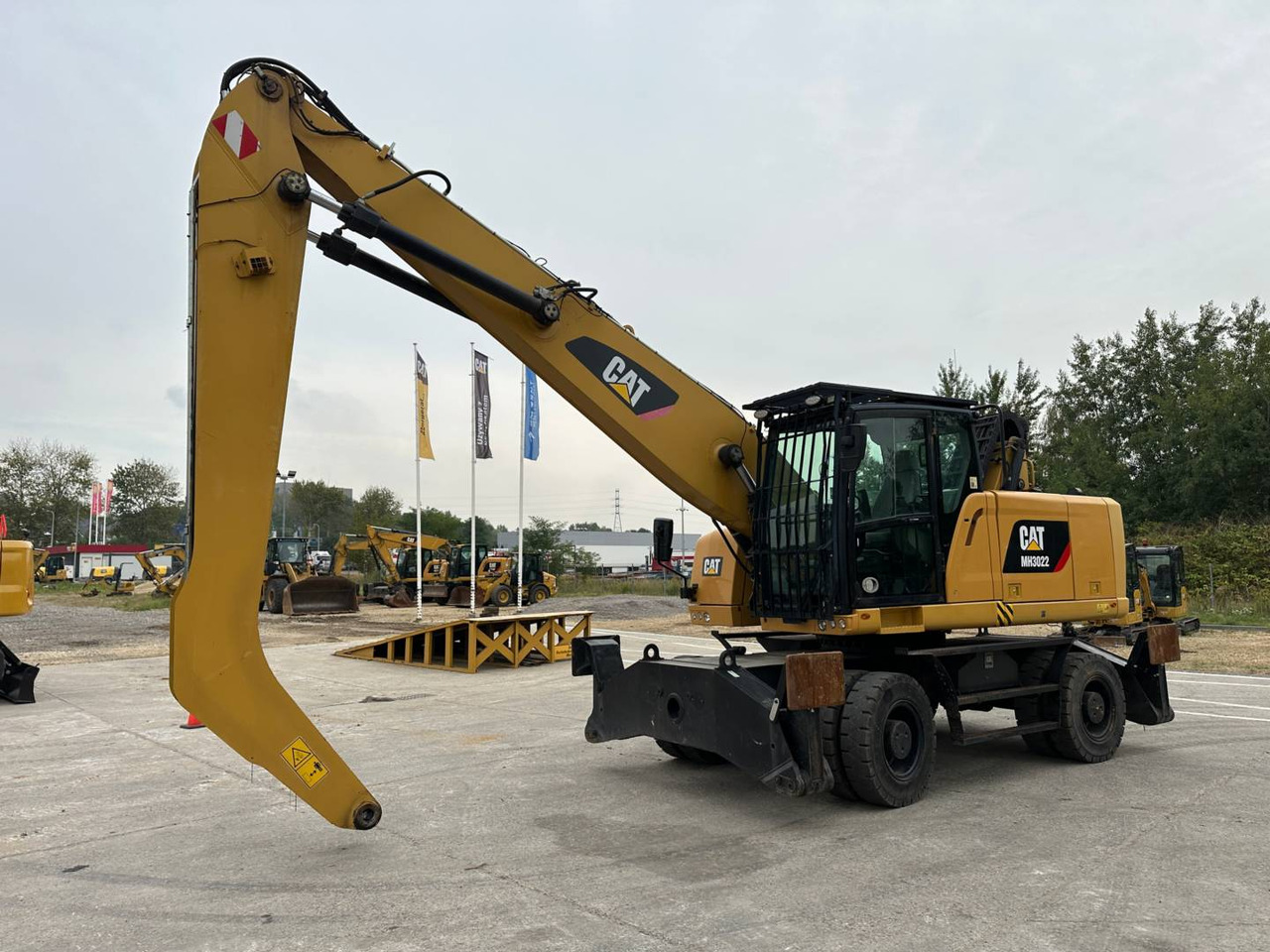 CAT MH3022 - Ekskavator roda: gambar 1 CAT MH3022 - Ekskavator roda: gambar 1