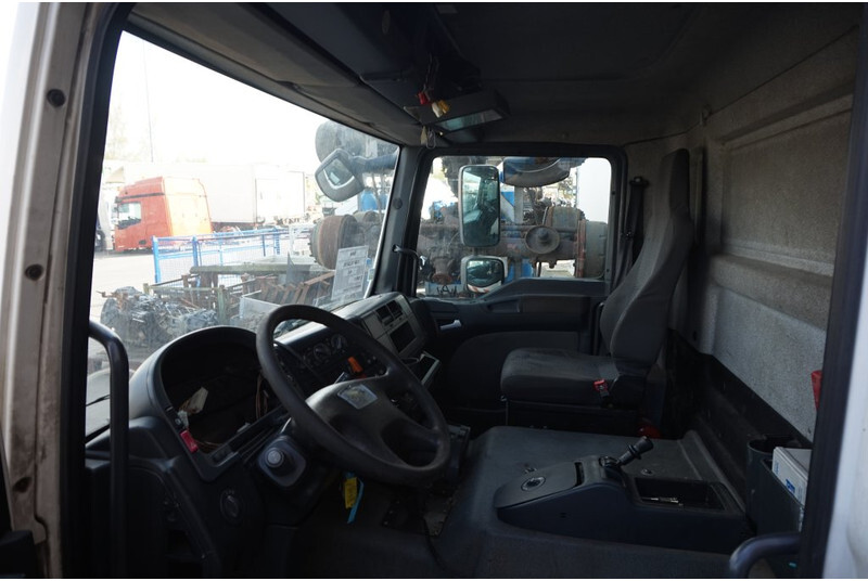 MAN F99L10 TGM 6 CYL 81.60000-7786 - Kabin dan interior untuk Truk: gambar 5 MAN F99L10 TGM 6 CYL 81.60000-7786 - Kabin dan interior untuk Truk: gambar 5