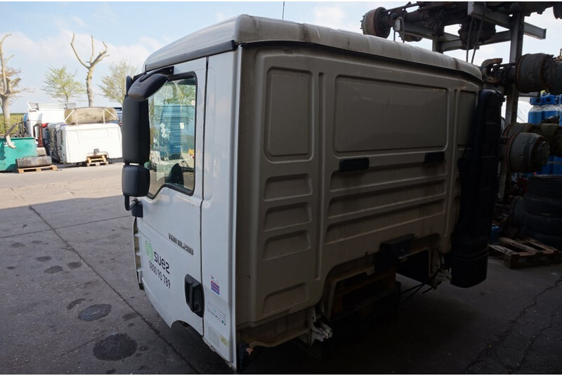 MAN F99L10 TGM 6 CYL 81.60000-7786 - Kabin dan interior untuk Truk: gambar 4 MAN F99L10 TGM 6 CYL 81.60000-7786 - Kabin dan interior untuk Truk: gambar 4