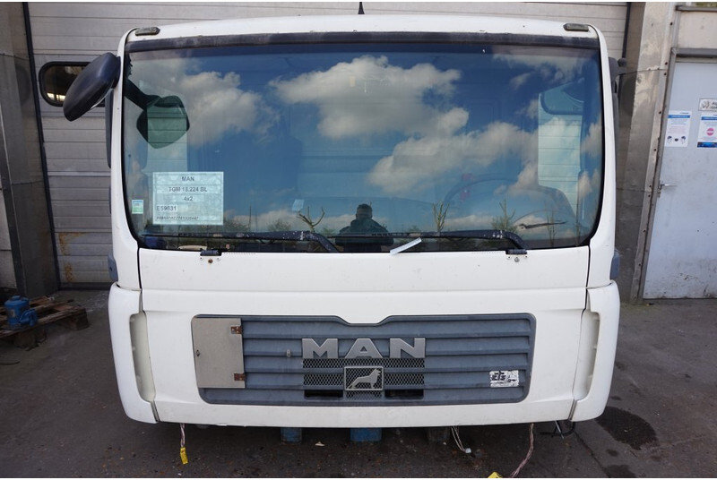 MAN F99L10 TGM 6 CYL 81.60000-7786 - Kabin dan interior untuk Truk: gambar 1 MAN F99L10 TGM 6 CYL 81.60000-7786 - Kabin dan interior untuk Truk: gambar 1