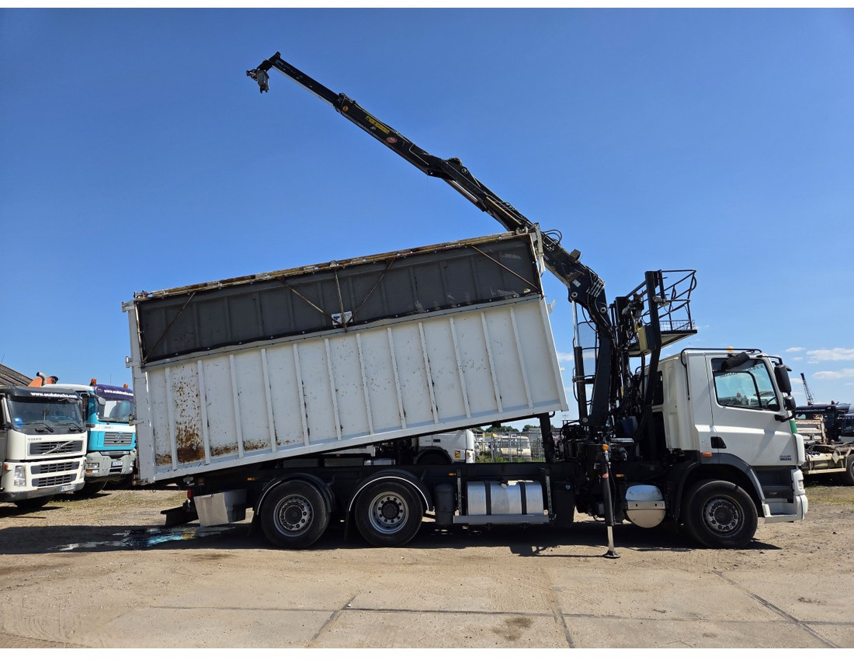 DAF CF85.410 6x2 steering axle lenk Tipper Crane HIAB J1320Z - Truk jungkit, Truk derek: gambar 4 DAF CF85.410 6x2 steering axle lenk Tipper Crane HIAB J1320Z - Truk jungkit, Truk derek: gambar 4