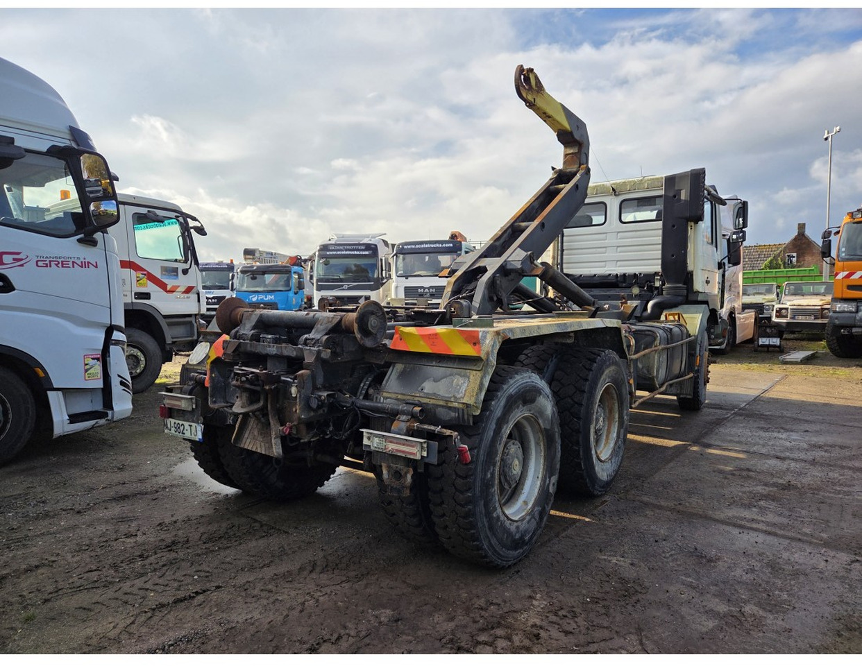 MAN FE 360 6X4 HOOKLIFT 6 CYL MANUAL GEARBOX - Hook lift: gambar 3 MAN FE 360 6X4 HOOKLIFT 6 CYL MANUAL GEARBOX - Hook lift: gambar 3