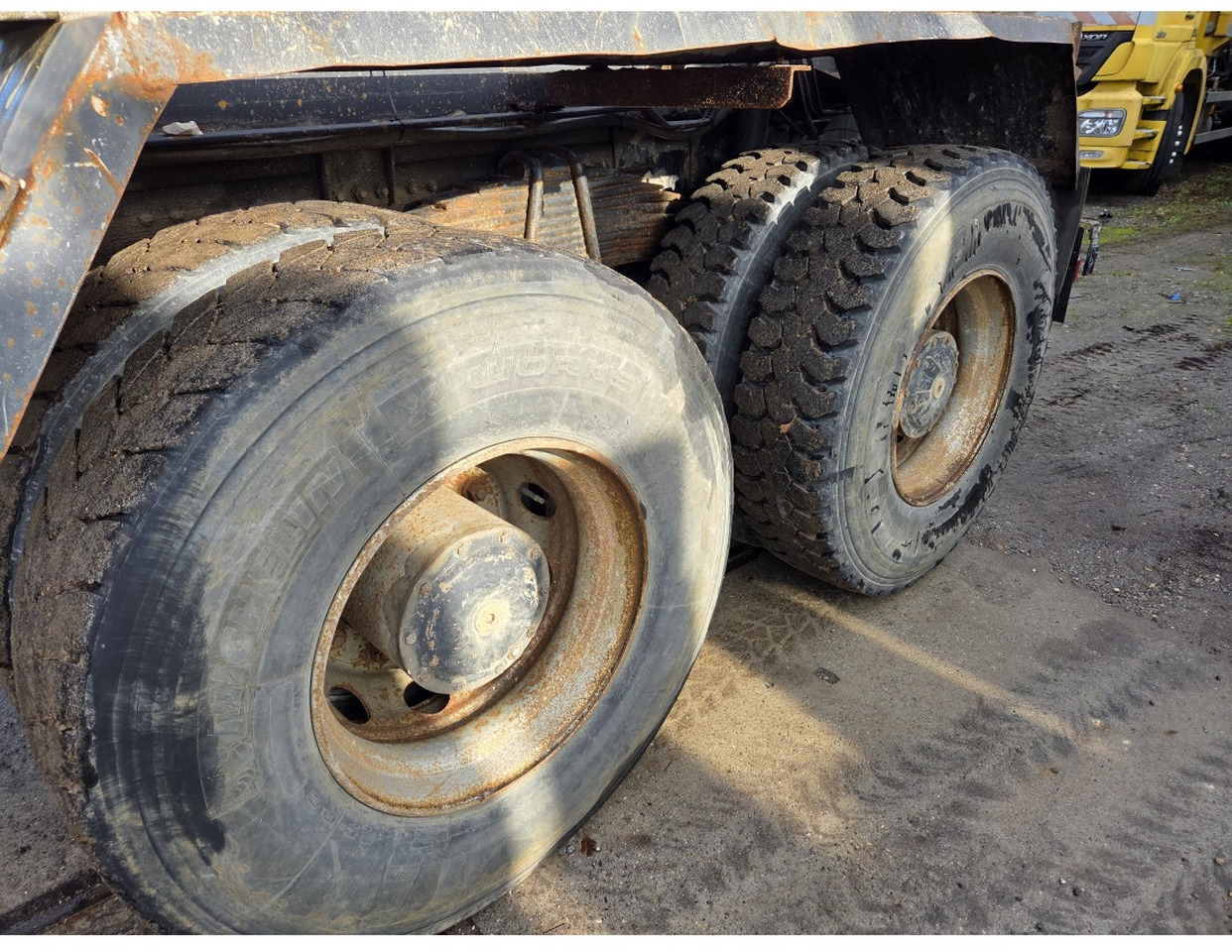 MAN FE 360 6X4 HOOKLIFT 6 CYL MANUAL GEARBOX - Hook lift: gambar 5 MAN FE 360 6X4 HOOKLIFT 6 CYL MANUAL GEARBOX - Hook lift: gambar 5