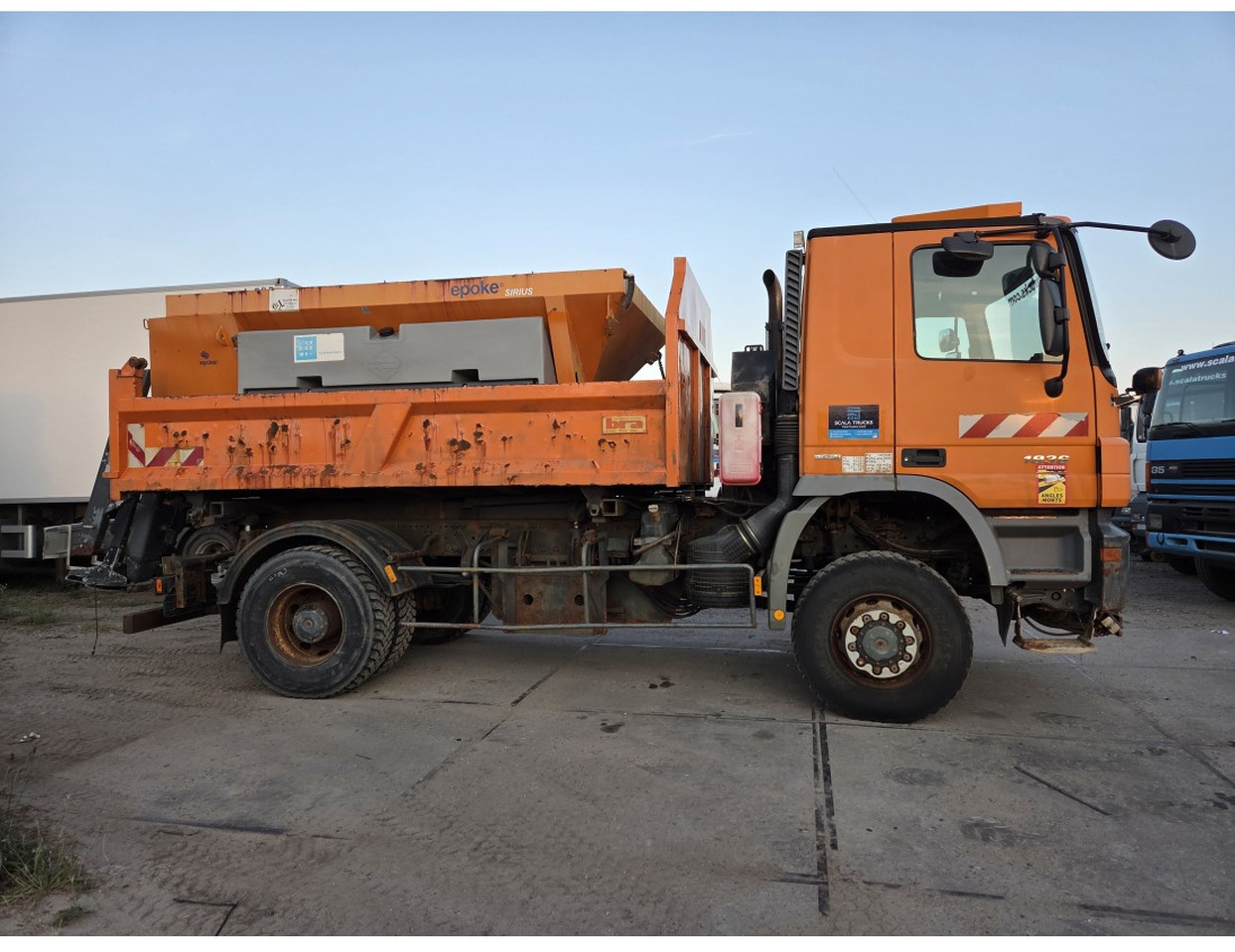 MERCEDES ACTROS 1836 4X4 TIPPER possible to buy with salt spreader - Truk jungkit: gambar 5 MERCEDES ACTROS 1836 4X4 TIPPER possible to buy with salt spreader - Truk jungkit: gambar 5