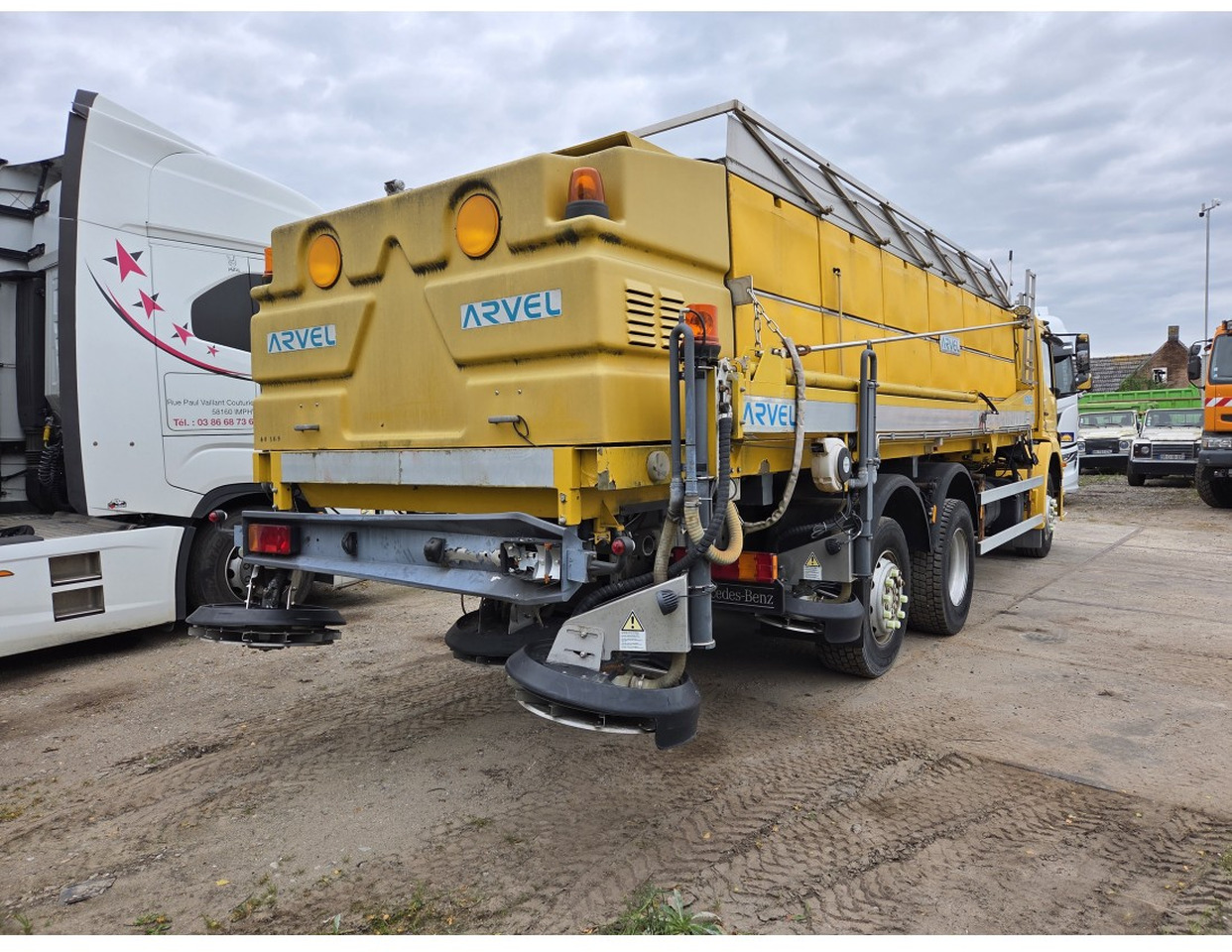 MERCEDES AXOR 2533 6X2 CHASSIS LOW MILEAGE - Truk sasis, Truk bajak salju: gambar 3 MERCEDES AXOR 2533 6X2 CHASSIS LOW MILEAGE - Truk sasis, Truk bajak salju: gambar 3