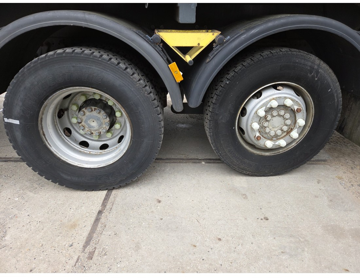 MERCEDES AXOR 2533 6X2 CHASSIS LOW MILEAGE - Truk sasis, Truk bajak salju: gambar 5 MERCEDES AXOR 2533 6X2 CHASSIS LOW MILEAGE - Truk sasis, Truk bajak salju: gambar 5