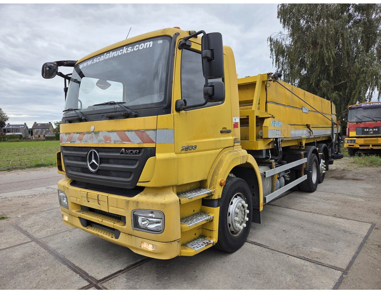 MERCEDES AXOR 2533 6X2 CHASSIS LOW MILEAGE - Truk sasis, Truk bajak salju: gambar 1 MERCEDES AXOR 2533 6X2 CHASSIS LOW MILEAGE - Truk sasis, Truk bajak salju: gambar 1