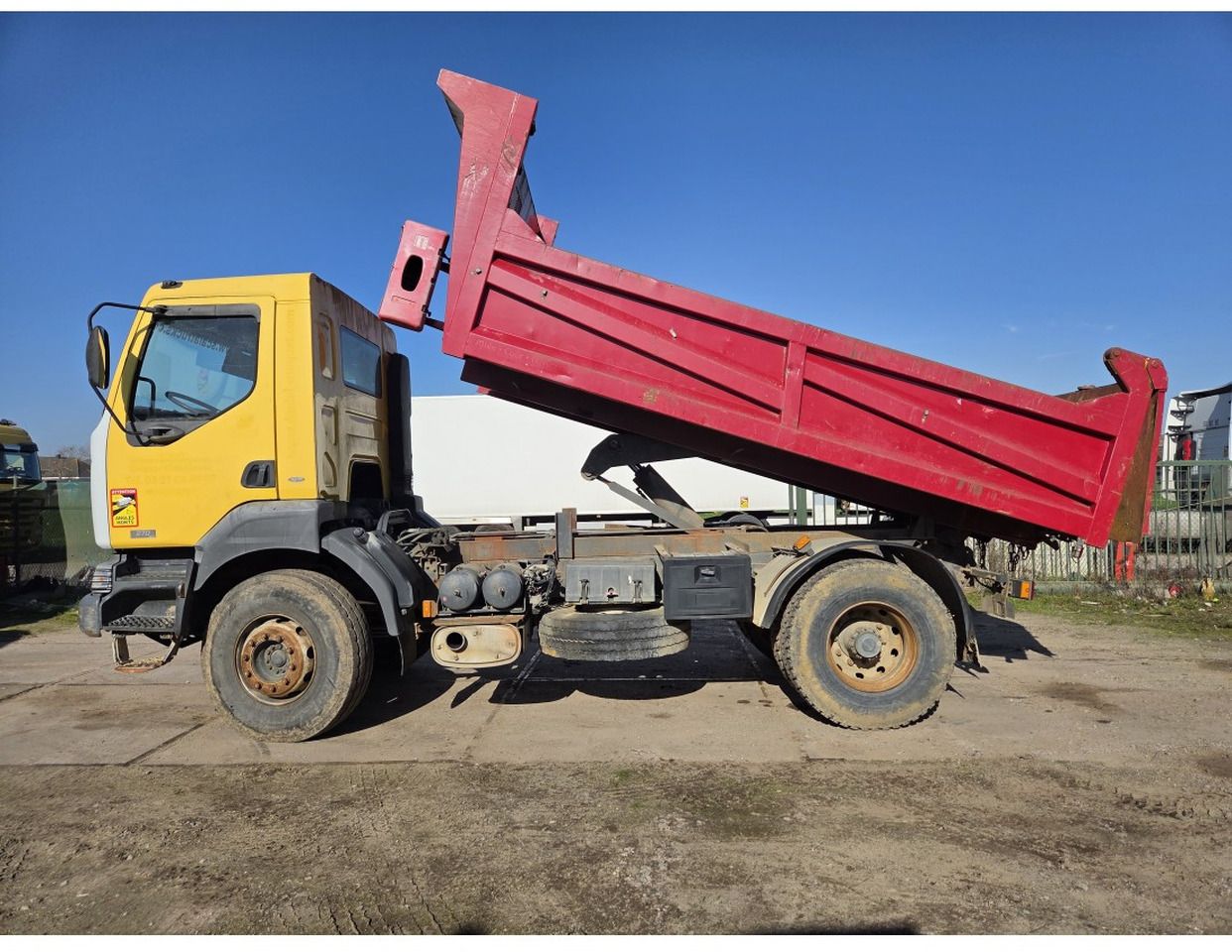RENAULT KERAX 270 4X2 TIPPER - Truk jungkit: gambar 3 RENAULT KERAX 270 4X2 TIPPER - Truk jungkit: gambar 3