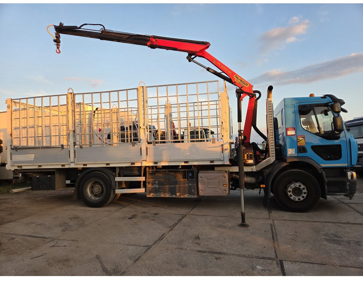 Renault C 280 4X2 Palfinger PK12002 EH Kran Crane Remote Control Automat flatbed truck - Truk flatbed, Truk derek: gambar 3 Renault C 280 4X2 Palfinger PK12002 EH Kran Crane Remote Control Automat flatbed truck - Truk flatbed, Truk derek: gambar 3