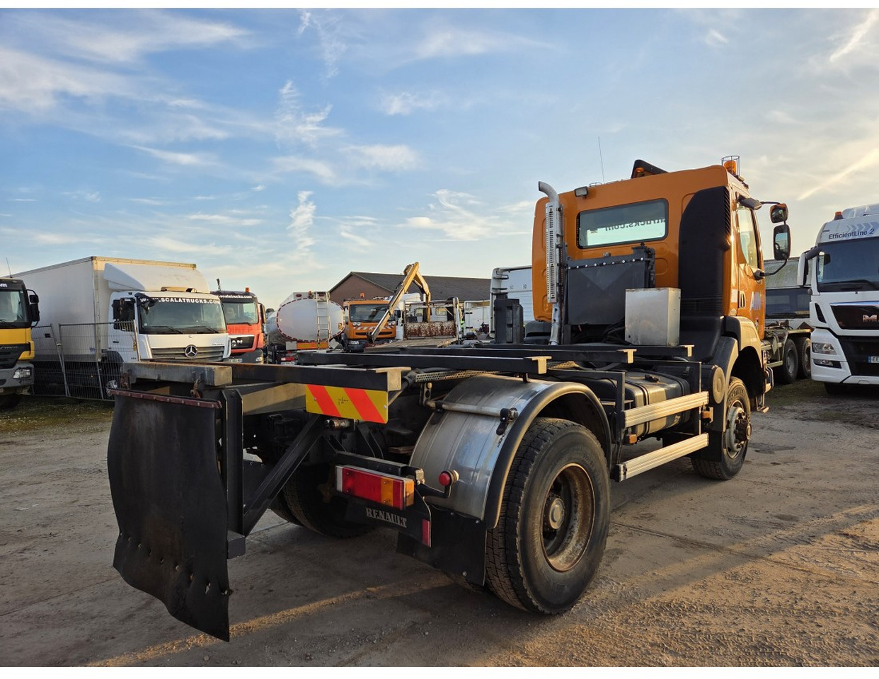 Renault Kerax 260 4x4 Chassis Manual Gearbox Mechanical pump Pompe Mecanique - Truk sasis: gambar 5 Renault Kerax 260 4x4 Chassis Manual Gearbox Mechanical pump Pompe Mecanique - Truk sasis: gambar 5
