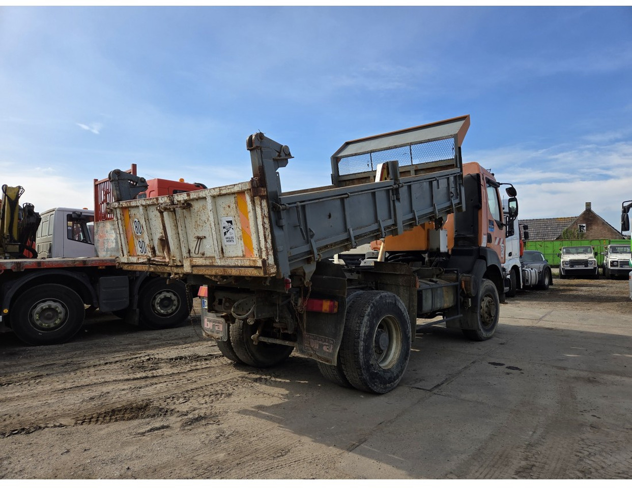 Renault Kerax 340 4x4 Tipper Manual Gearbox Mechanical pump Pompe Mecanique - Truk jungkit: gambar 2 Renault Kerax 340 4x4 Tipper Manual Gearbox Mechanical pump Pompe Mecanique - Truk jungkit: gambar 2