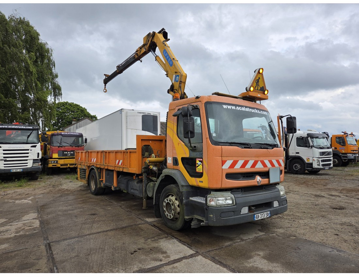 Renault Premium 300 MECHANICAL PUMP OPEN BOX COMPRESSOR CRANE EFFER 140/2S - Truk flatbed, Truk derek: gambar 5 Renault Premium 300 MECHANICAL PUMP OPEN BOX COMPRESSOR CRANE EFFER 140/2S - Truk flatbed, Truk derek: gambar 5