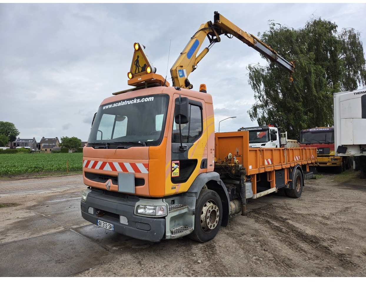 Renault Premium 300 MECHANICAL PUMP OPEN BOX COMPRESSOR CRANE EFFER 140/2S - Truk flatbed, Truk derek: gambar 1 Renault Premium 300 MECHANICAL PUMP OPEN BOX COMPRESSOR CRANE EFFER 140/2S - Truk flatbed, Truk derek: gambar 1