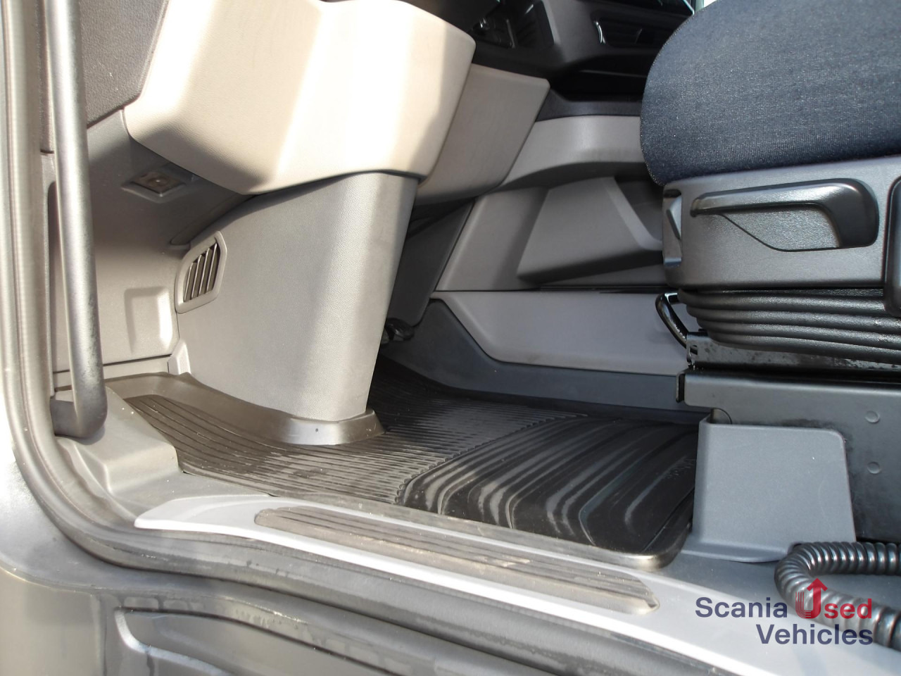 Tractor head SCANIA R 460 EB - MEGA - HIGHLINE - 2x TANKs - ACC: gambar 13 Tractor head SCANIA R 460 EB - MEGA - HIGHLINE - 2x TANKs - ACC: gambar 13