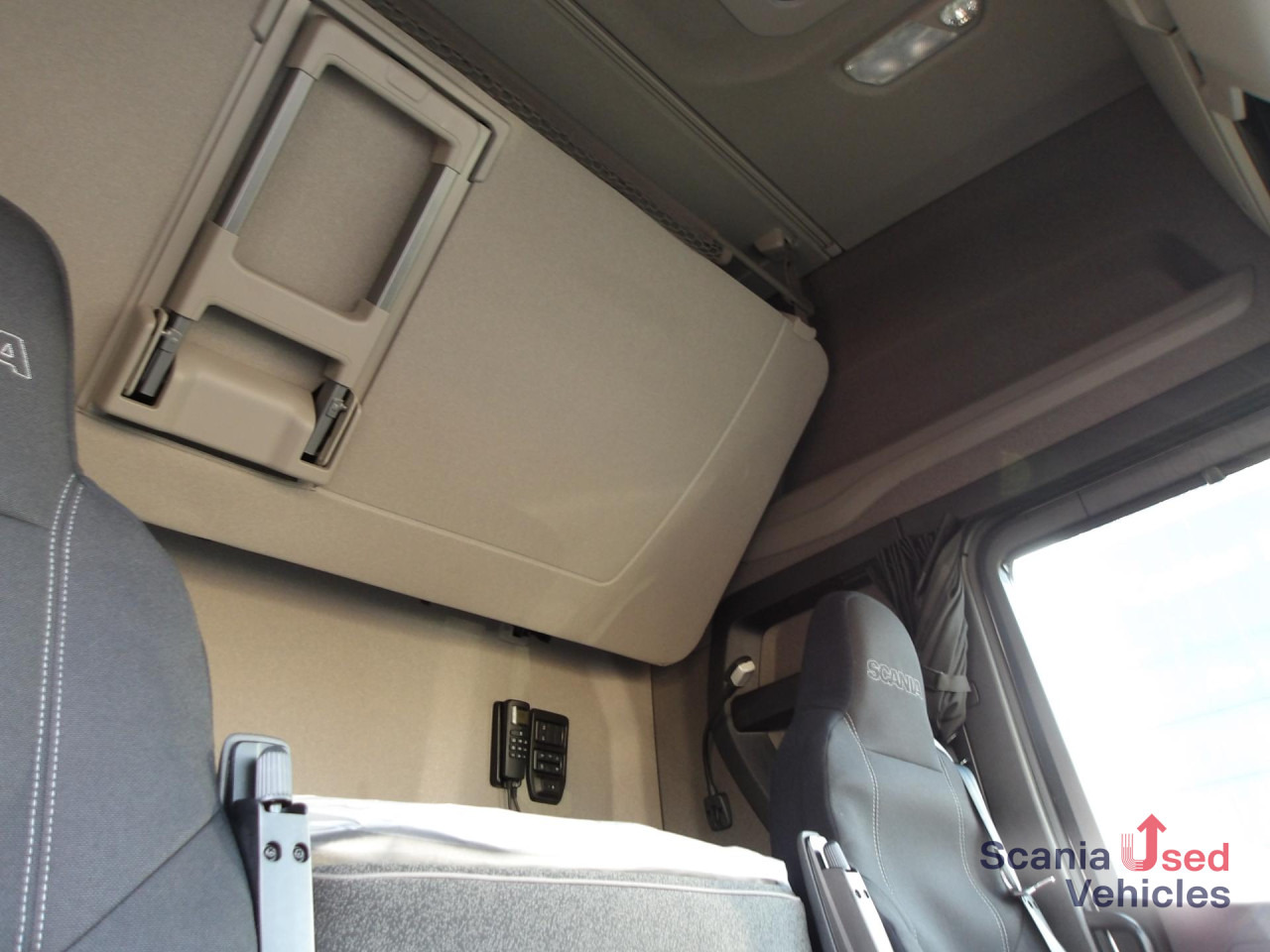 Tractor head SCANIA R 460 EB - MEGA - HIGHLINE - 2x TANKs - ACC: gambar 14 Tractor head SCANIA R 460 EB - MEGA - HIGHLINE - 2x TANKs - ACC: gambar 14