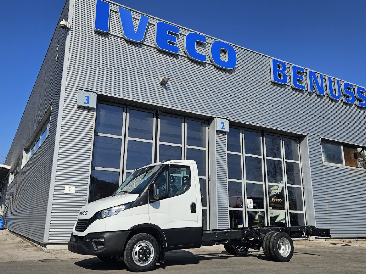 IVECO Daily 35C16H3.0 - Truk sasis: gambar 1 IVECO Daily 35C16H3.0 - Truk sasis: gambar 1