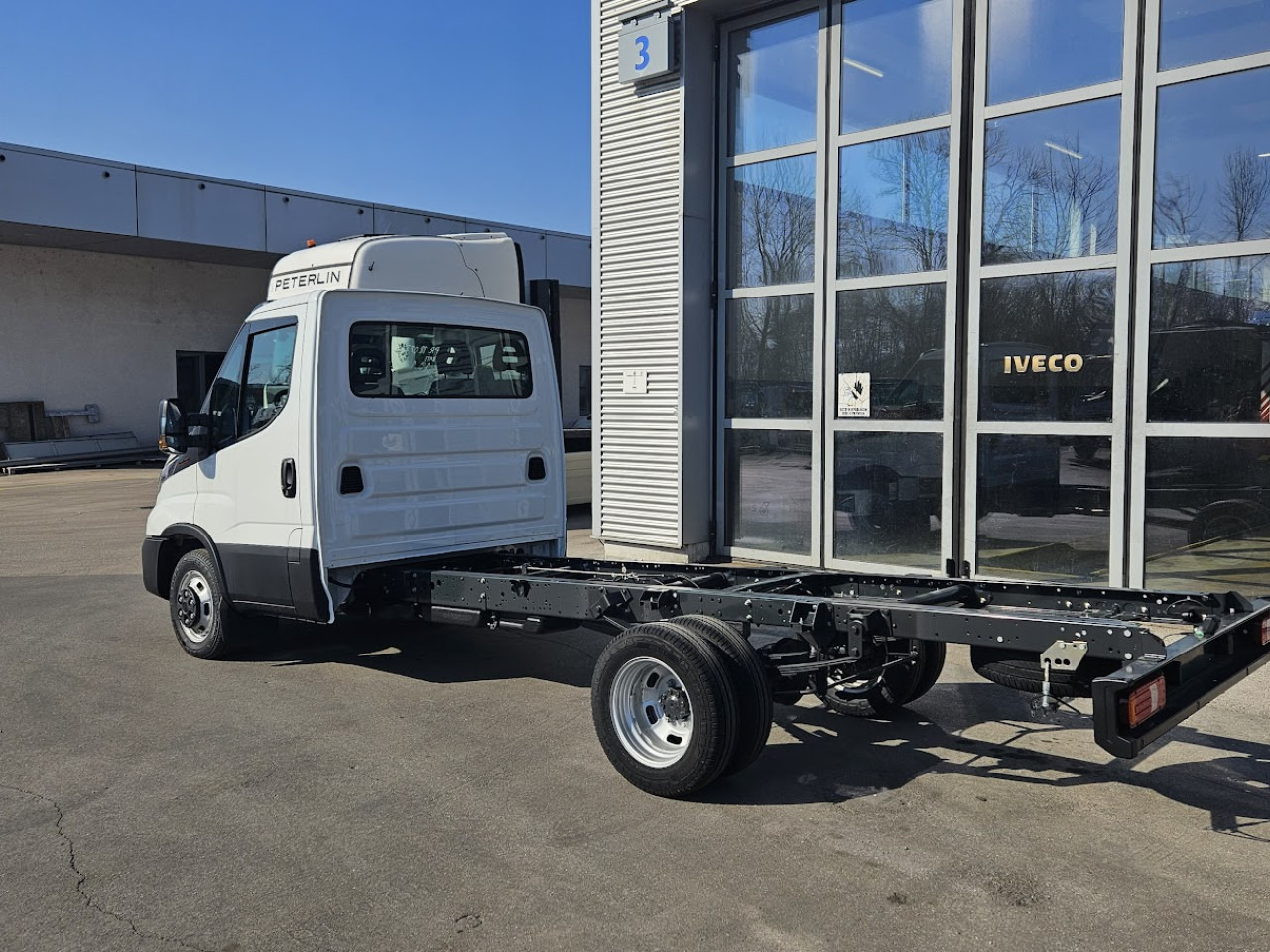 IVECO Daily 35C16H3.0 - Truk sasis: gambar 3 IVECO Daily 35C16H3.0 - Truk sasis: gambar 3