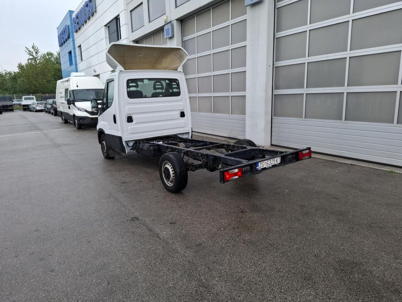 IVECO Daily 35S13 - Truk sasis: gambar 3 IVECO Daily 35S13 - Truk sasis: gambar 3