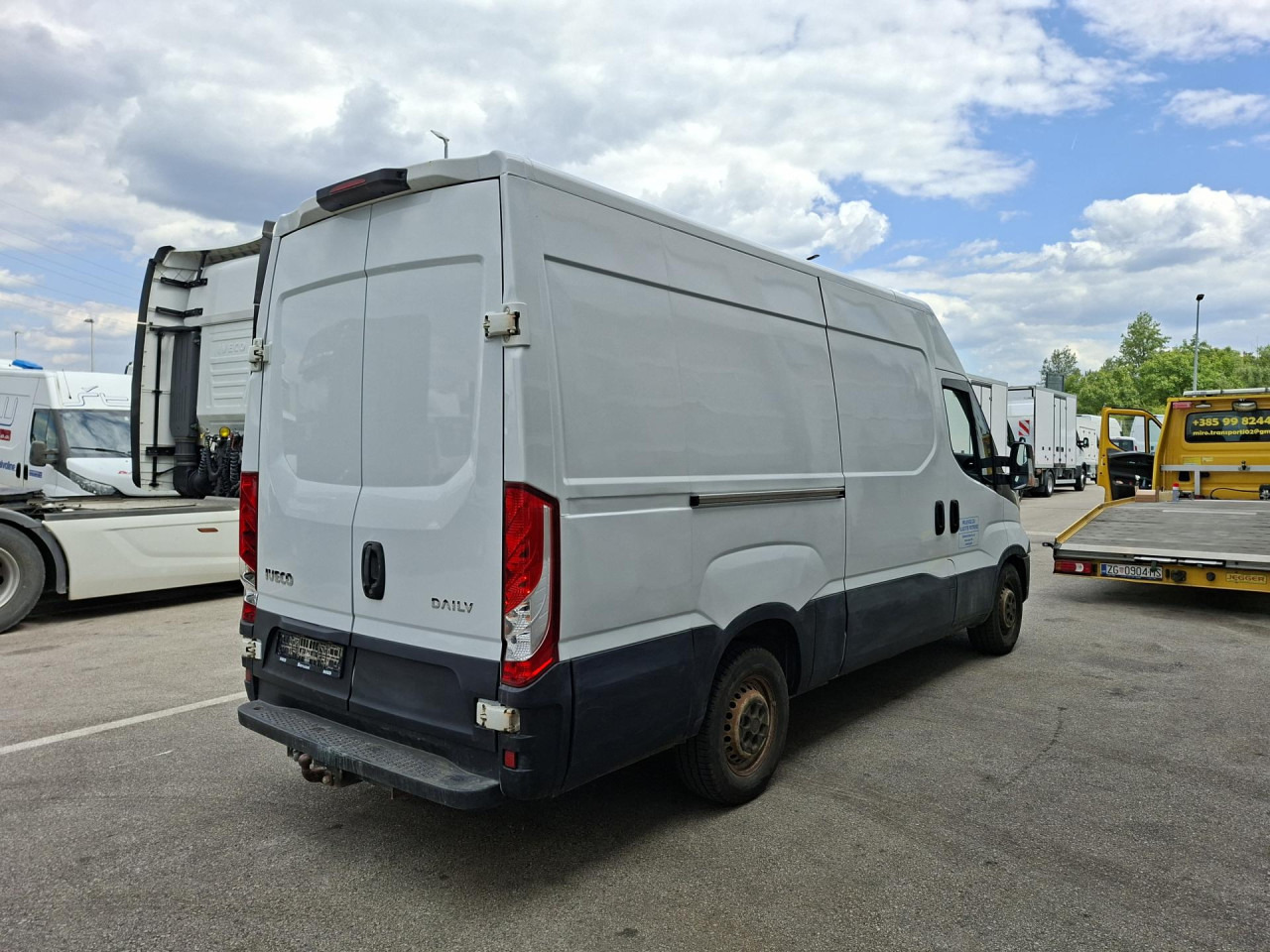 IVECO Daily 35S13V - Van penumpang: gambar 4 IVECO Daily 35S13V - Van penumpang: gambar 4