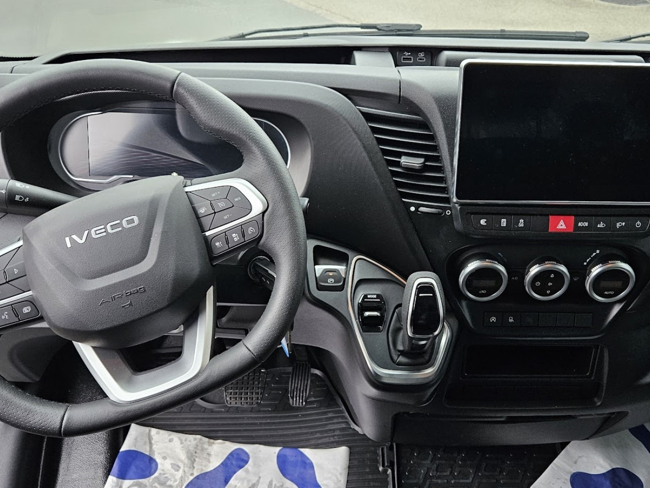 IVECO Daily 35S14A8 - Van panel: gambar 5 IVECO Daily 35S14A8 - Van panel: gambar 5