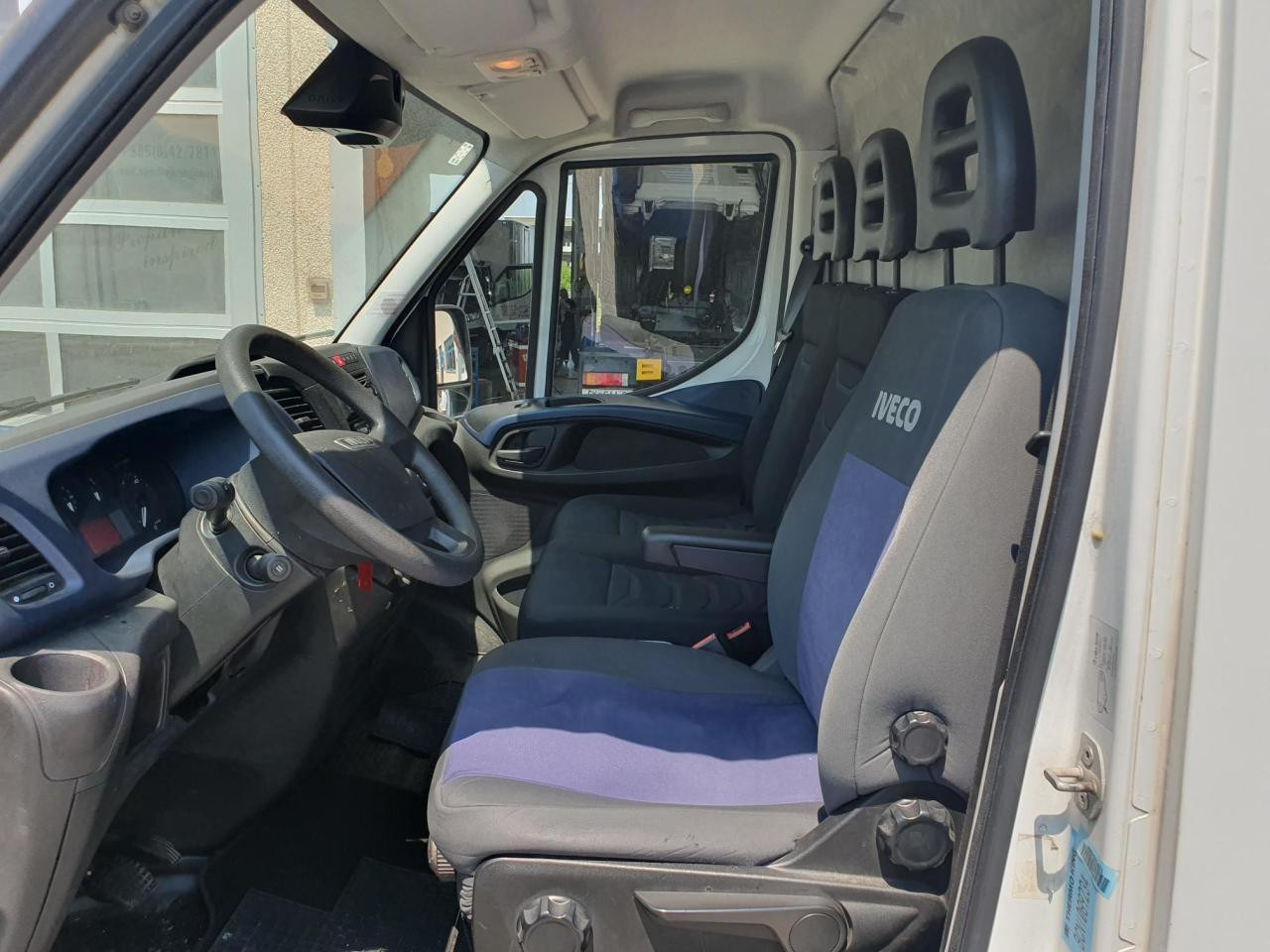 IVECO Daily 35S14V - Van penumpang: gambar 5 IVECO Daily 35S14V - Van penumpang: gambar 5