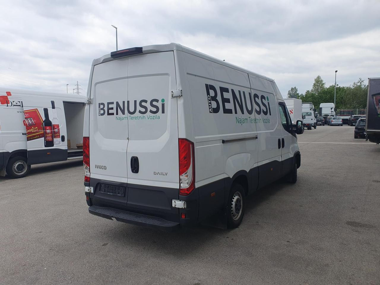 IVECO Daily 35S14V - Van penumpang: gambar 4 IVECO Daily 35S14V - Van penumpang: gambar 4